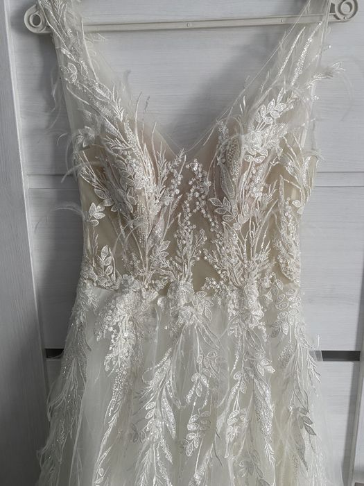 Nowa Oryginalna suknia ślubna z piórami