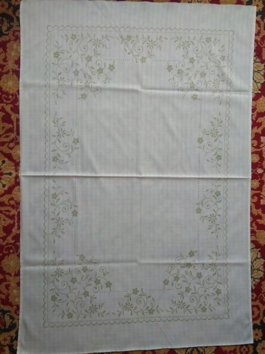 Скатерть новая продам