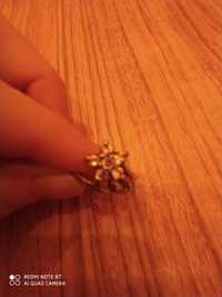 Pierścionek srebny w kształcie kwiata