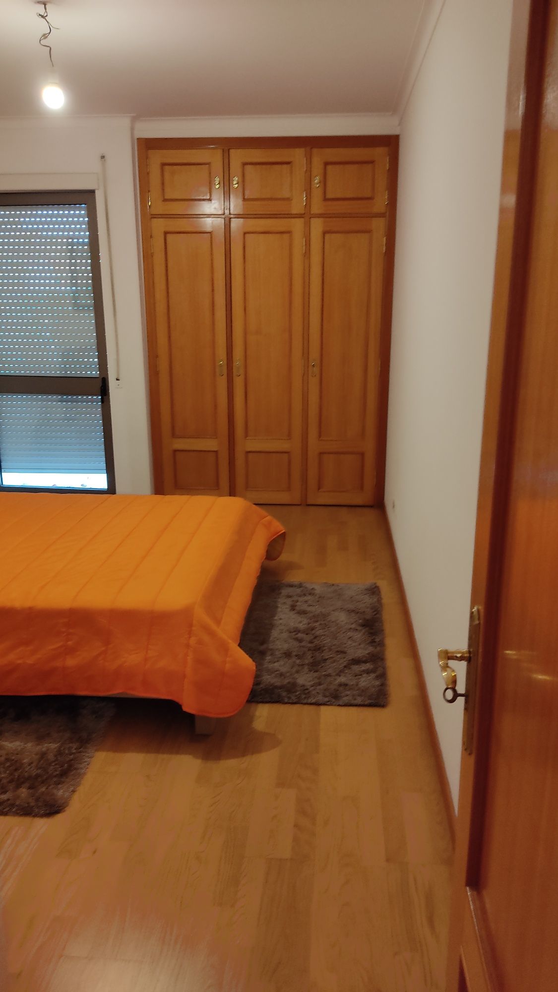 Alugo quarto, casa banho exclusiva