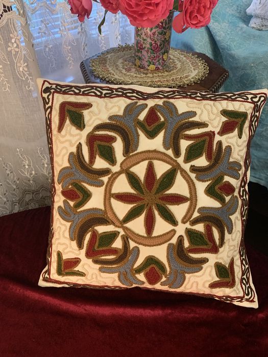 Сумка с вышивкою, наволочки на диванные подушки4-5