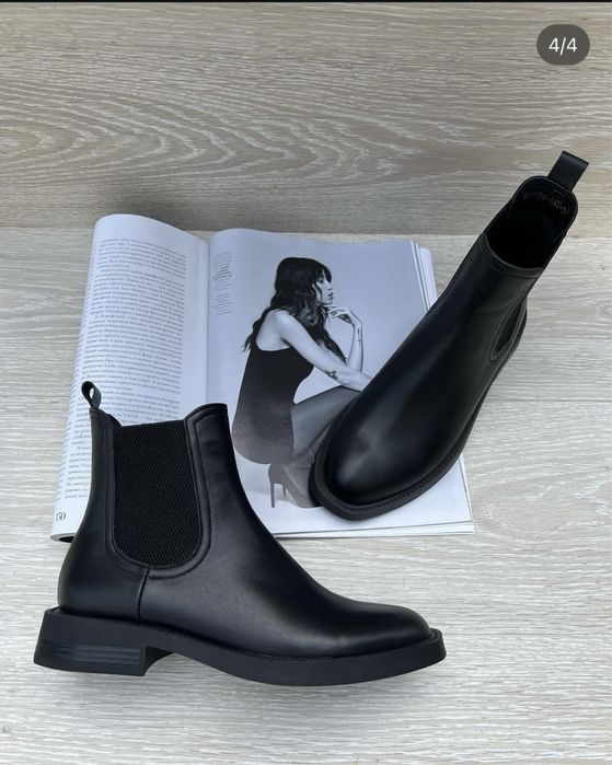 Черевики жіночі.