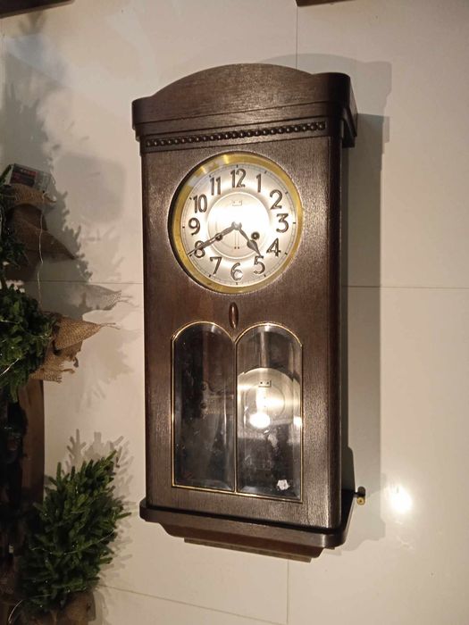 zabytkowy zegar Junghans Becker