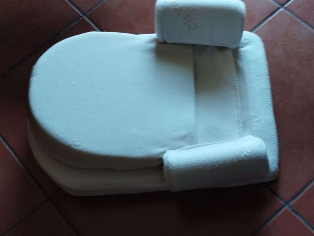 posicionador de sono para bebés, especificamente um ClevaSleep® Colchã