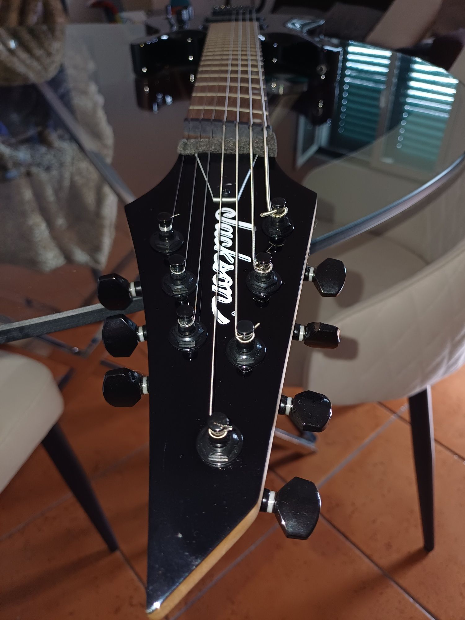Jackson X Series Dinky Arch Top DKAF7 MS, Multi-Scale, Gloss Black