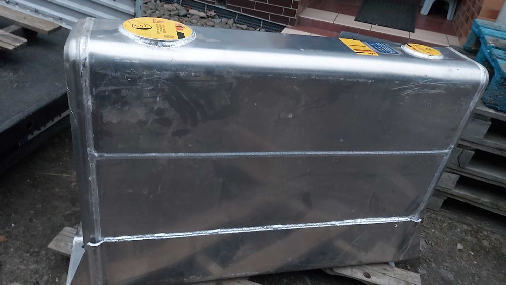 Nowy  aluminiowy porządny zbiornik oleju hydraulicznego  firmy HYVA