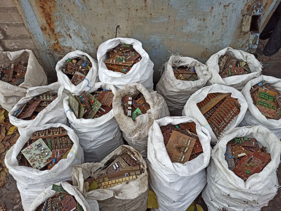 Продам радиоплаты-208кг