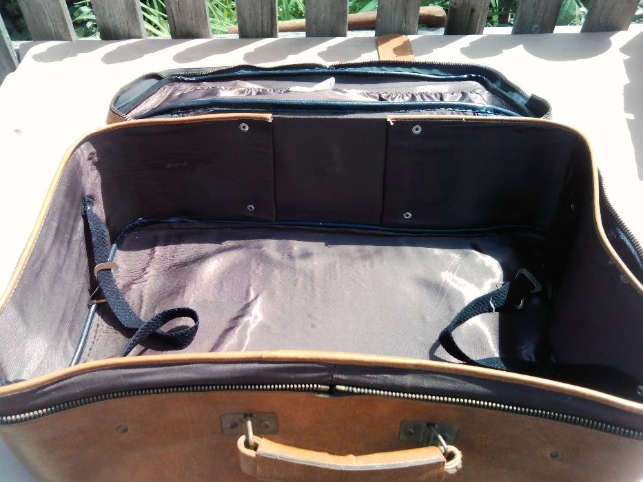 Продам чемодан новый, удобный, надежный