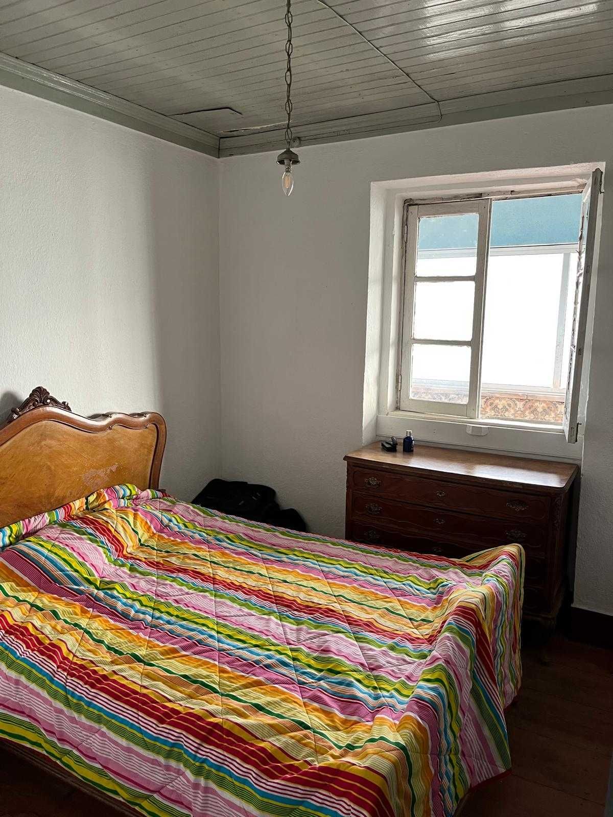 Alugo casa ou quartos