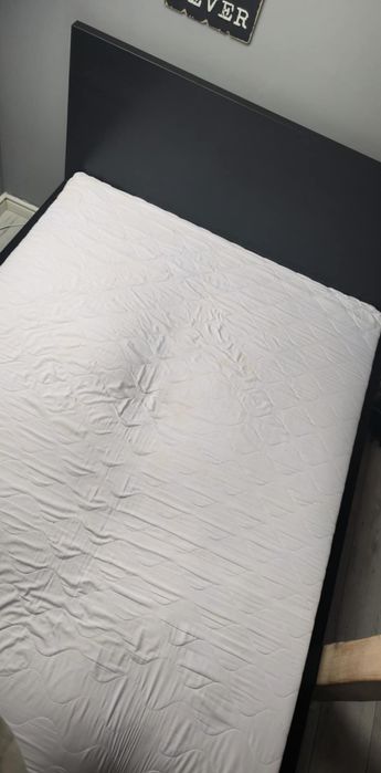 Materac 140x200 grubość 22cm lekkie wgniecenie w jednym miejscu