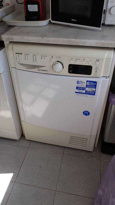 Máquina de secar roupa Indisit 8kg com manual instruções