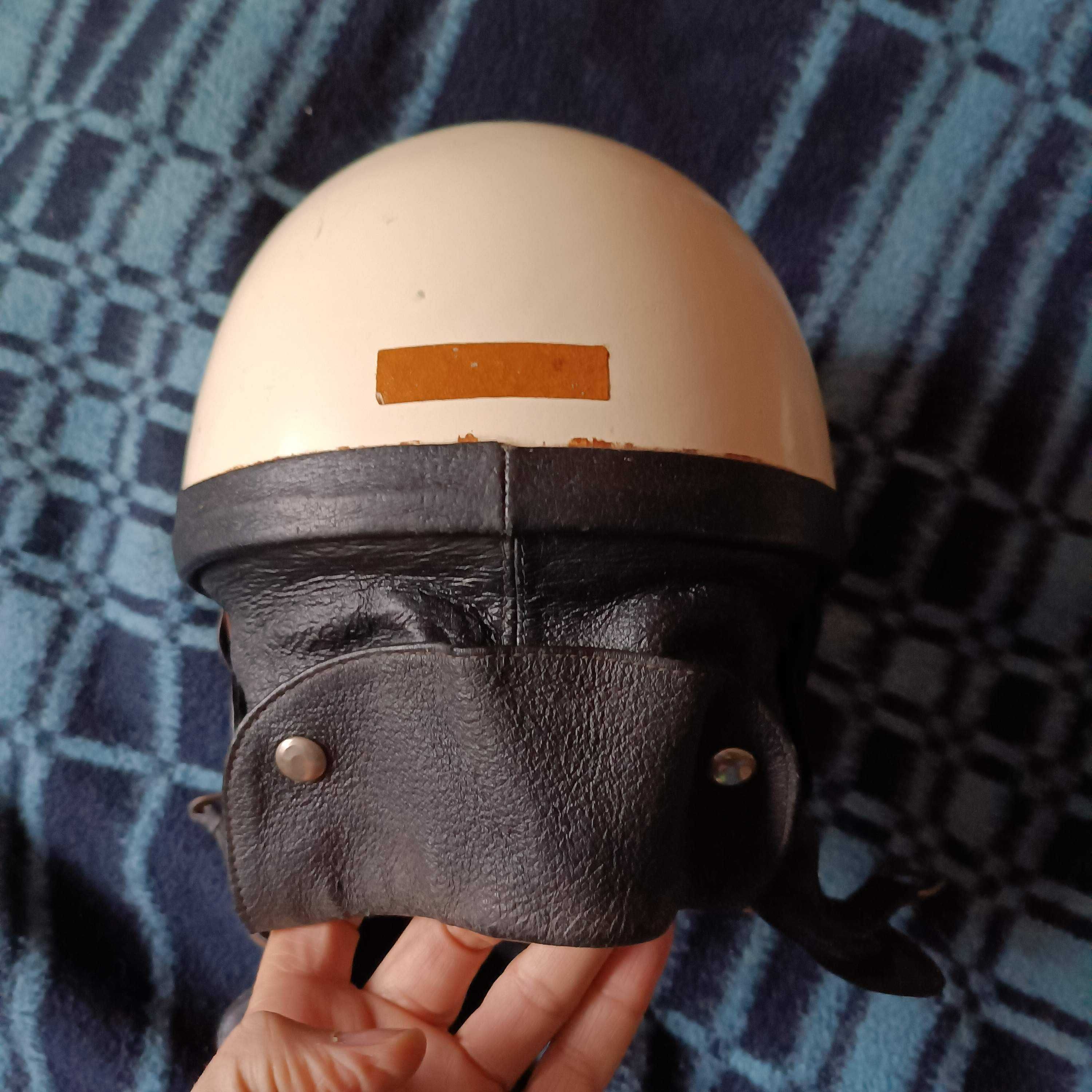 Orzeszek Kask z czasów PRL