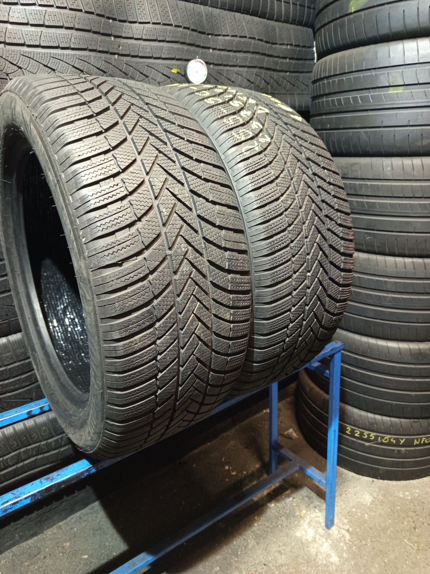 255/50R19 Bridgestone Blizzak Lm005