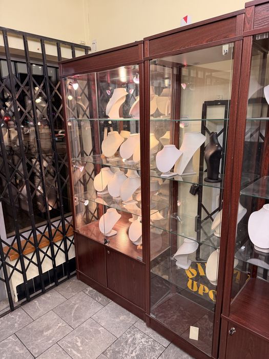 Sprzedam gablotę witrynę przeszkloną sklepową