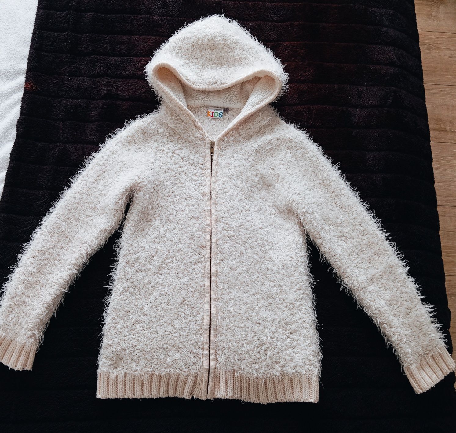 R. 146 sweter rozpinany, sweterek z kapturem, ciepły, milutki, ecru