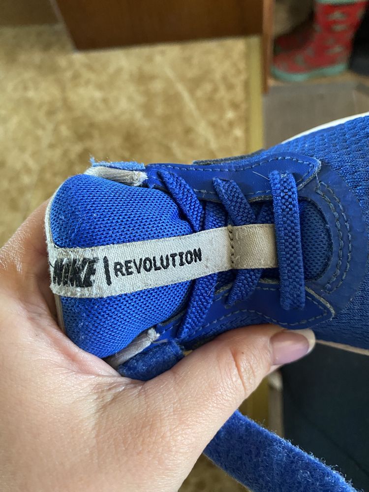 Кросівки NIKE Revolution 28.5 розмір