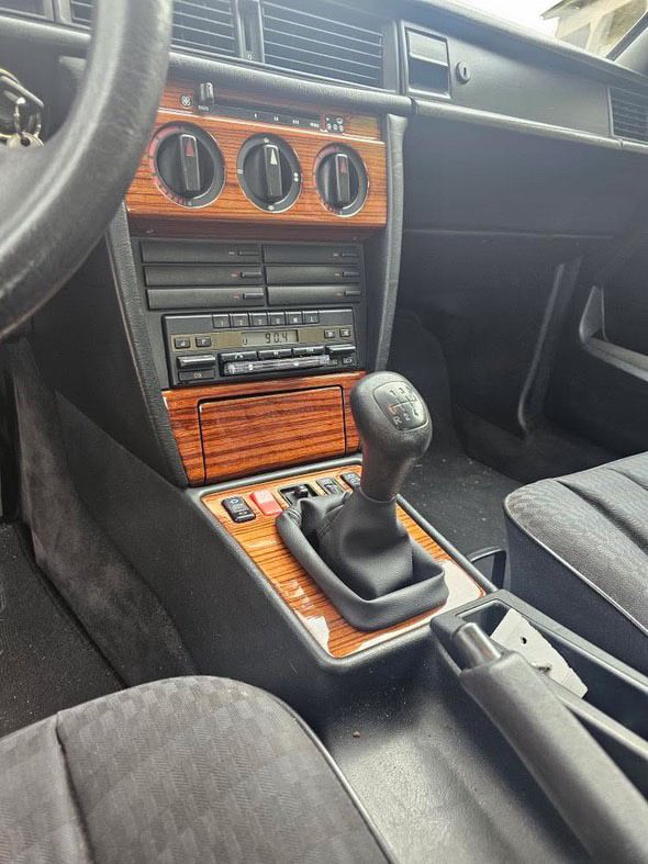 Mercedes-Benz 190E