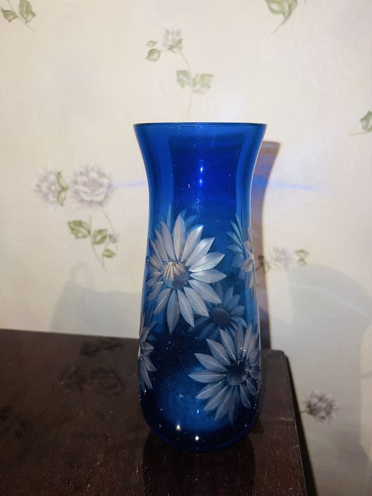 Очаровательная ваза для цветов.