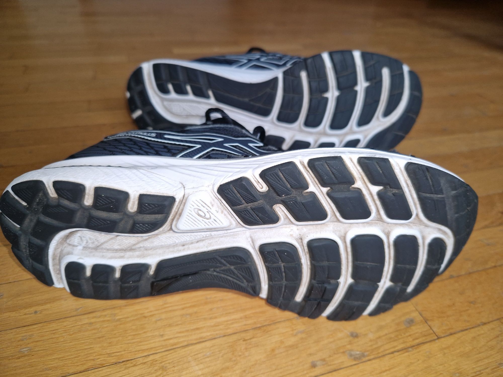 Кроссовки Asics gel cumulus 40 размер женские