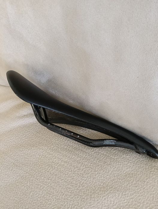 Selim bicicleta carbono specialized romin