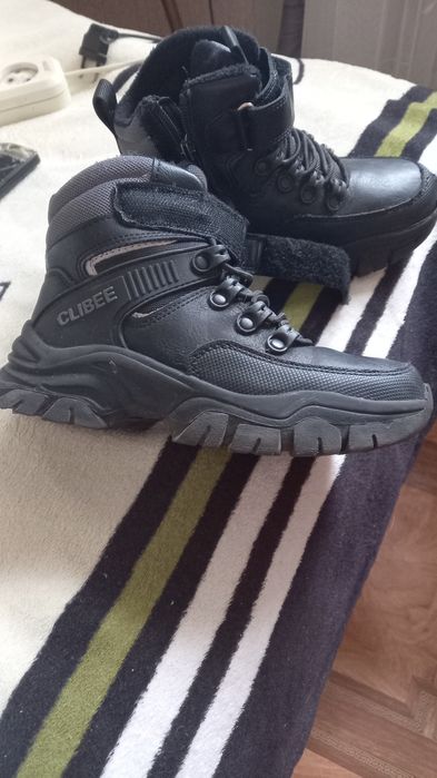 Продам зимние  ботинки для мальчика  размер 30 и 32