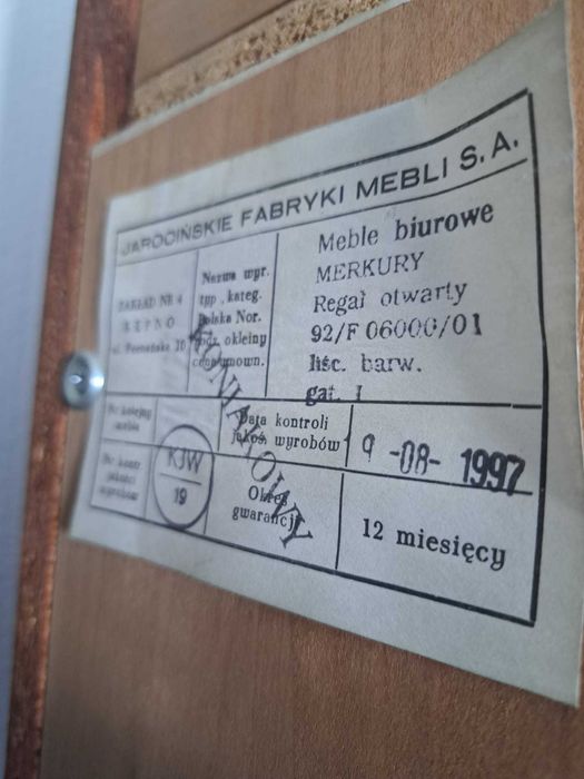 Zestaw pięknych klasycznych mebli drewnianych