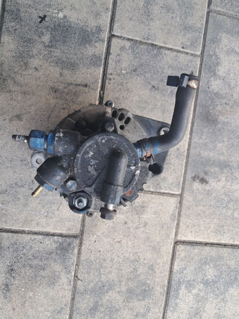 Alternator z Vacum pompą Opel Corsa C Diesel 1.7 DTI Rok 2003