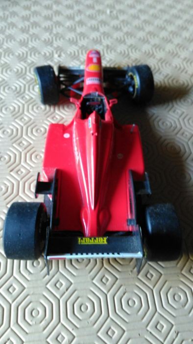 Automovel miniatura Ferrari F.310