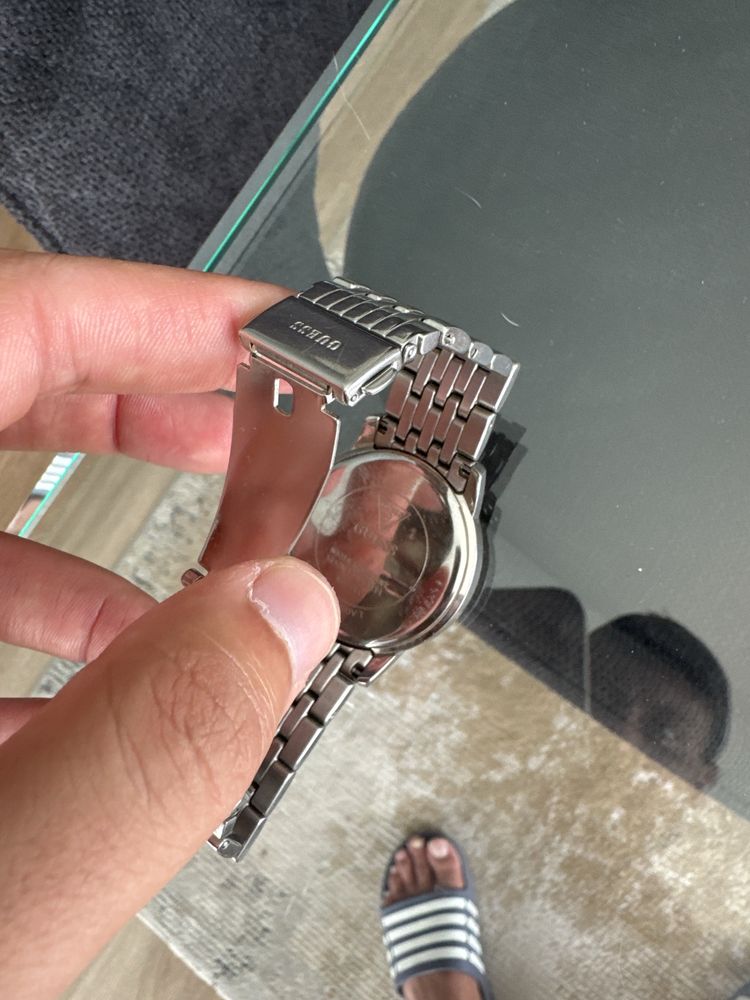 Relógio GUESS em aço prateado com cristais