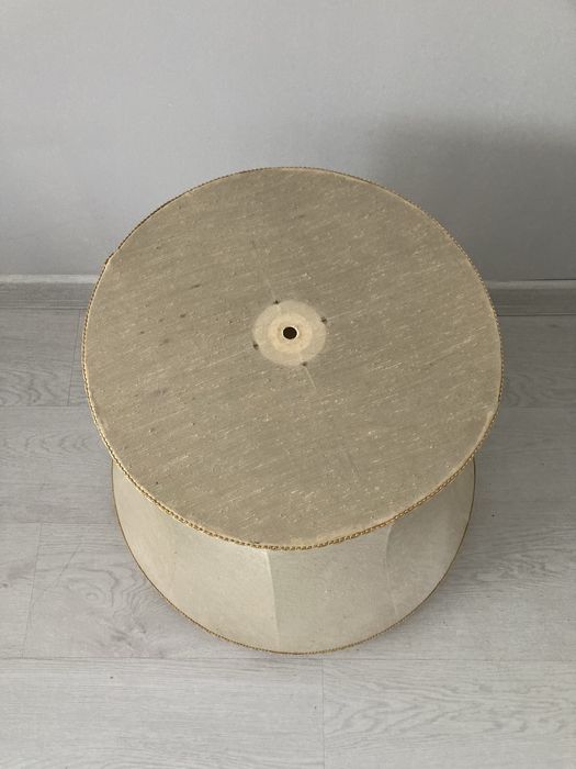 Drewniana lampa podłogowa z abażurem