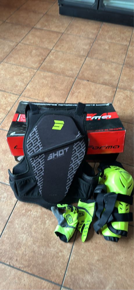 Zestaw na Crosa kask Buty Forma Buzer ochraniacze 100%