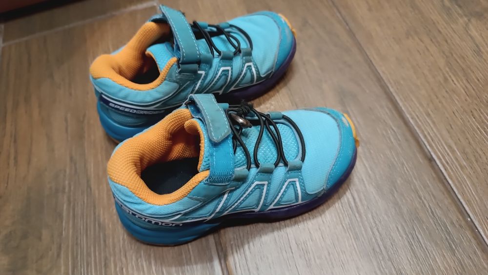 Продам кросівки розмір 27, +подарунок чорно/білі