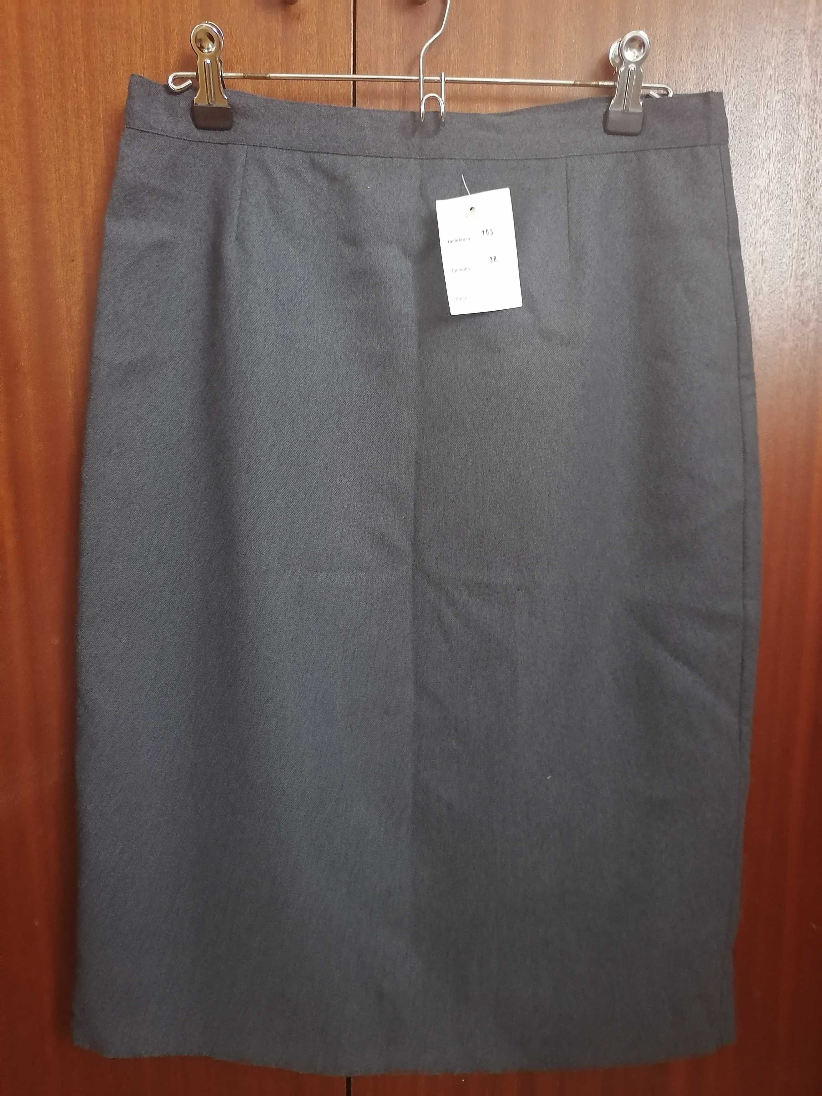Saia 100% polyester cinzenta, tam 38 e de racha atrás, nova