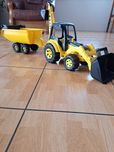 Traktor z przyczepą
