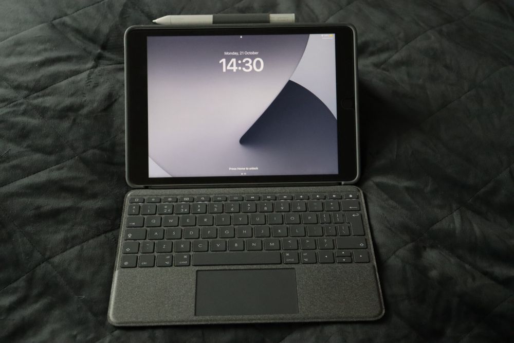 Logitech Combo Touch Oxford Grey UK - klawiatura dla iPad 7/8/9 gen.