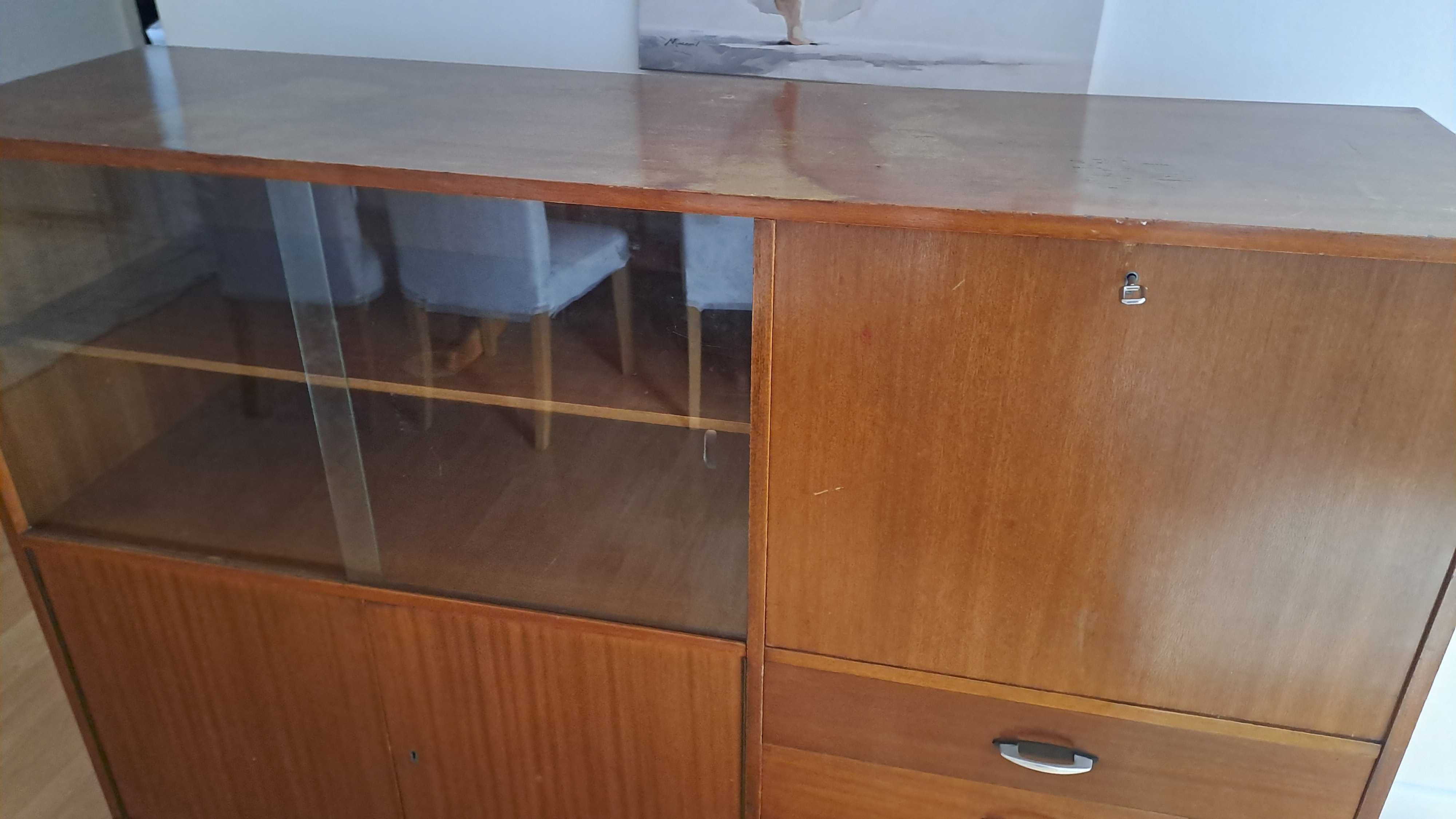 Kredens z czasów PRL, do renowacji