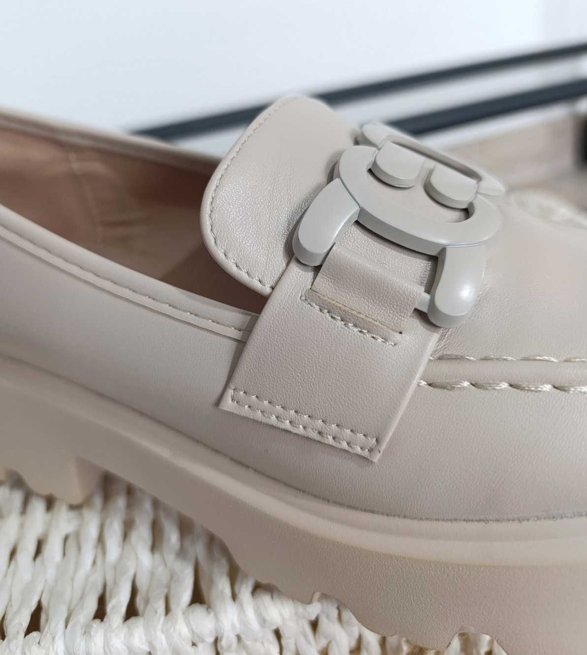 Kremowe loafersy mokasyny na platformie rozmiar 37 24cm