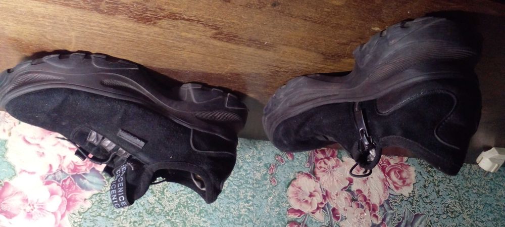 Взуття якісне шкіряне б/у