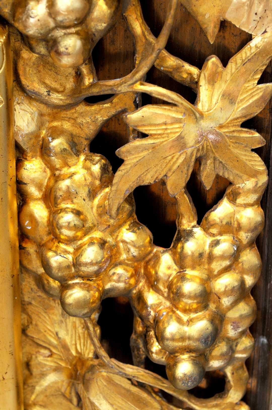 Шикарный киот под Королевский размер Иконы в сусальном золоте.