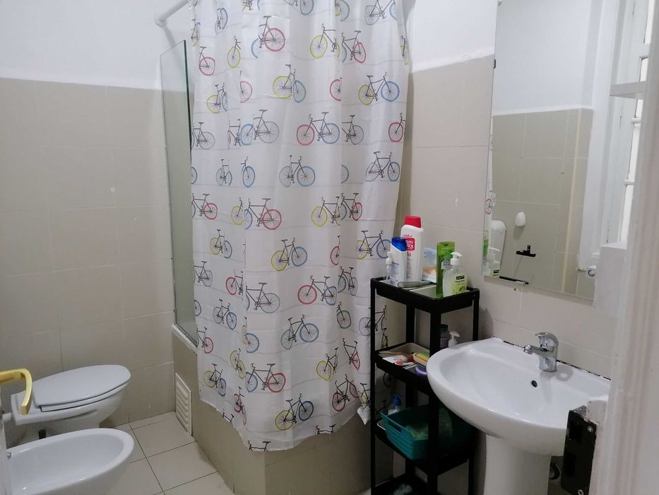 Quarto disponível Avenidas Novas