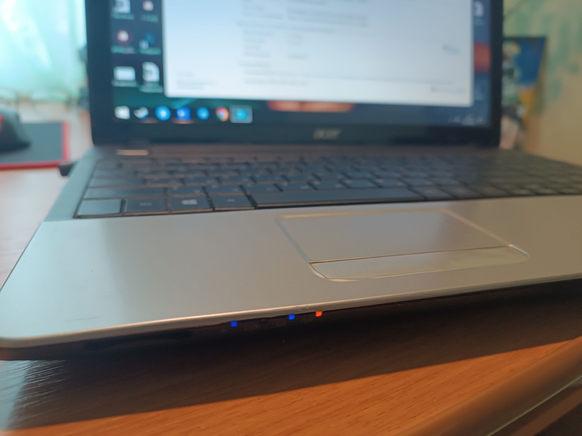 Ноутбук Acer Aspire E1