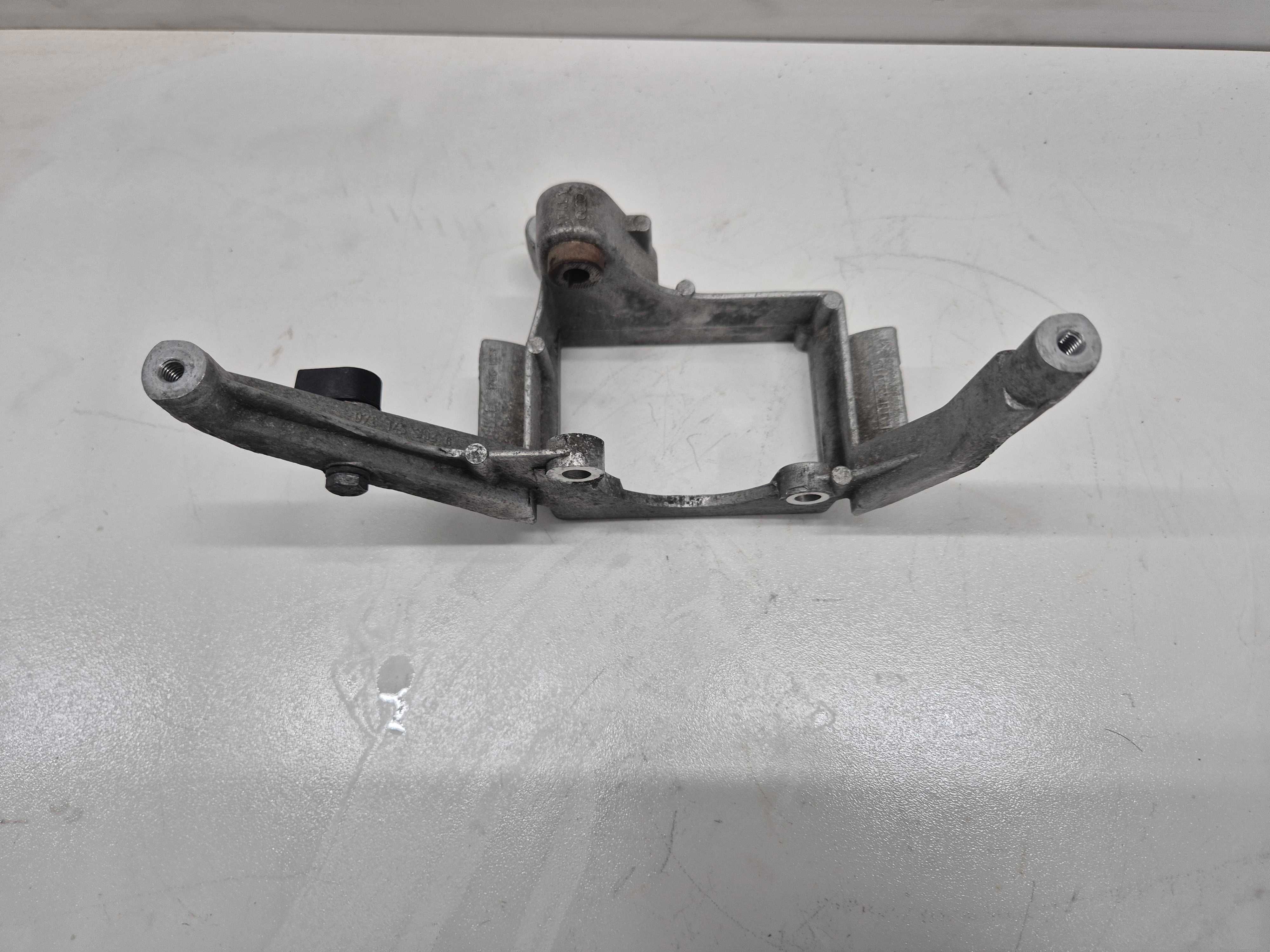 łapa pompy wspomagania passat b5 audi a4 b5  a6 c5 superb I 2.6 2.8 v6
