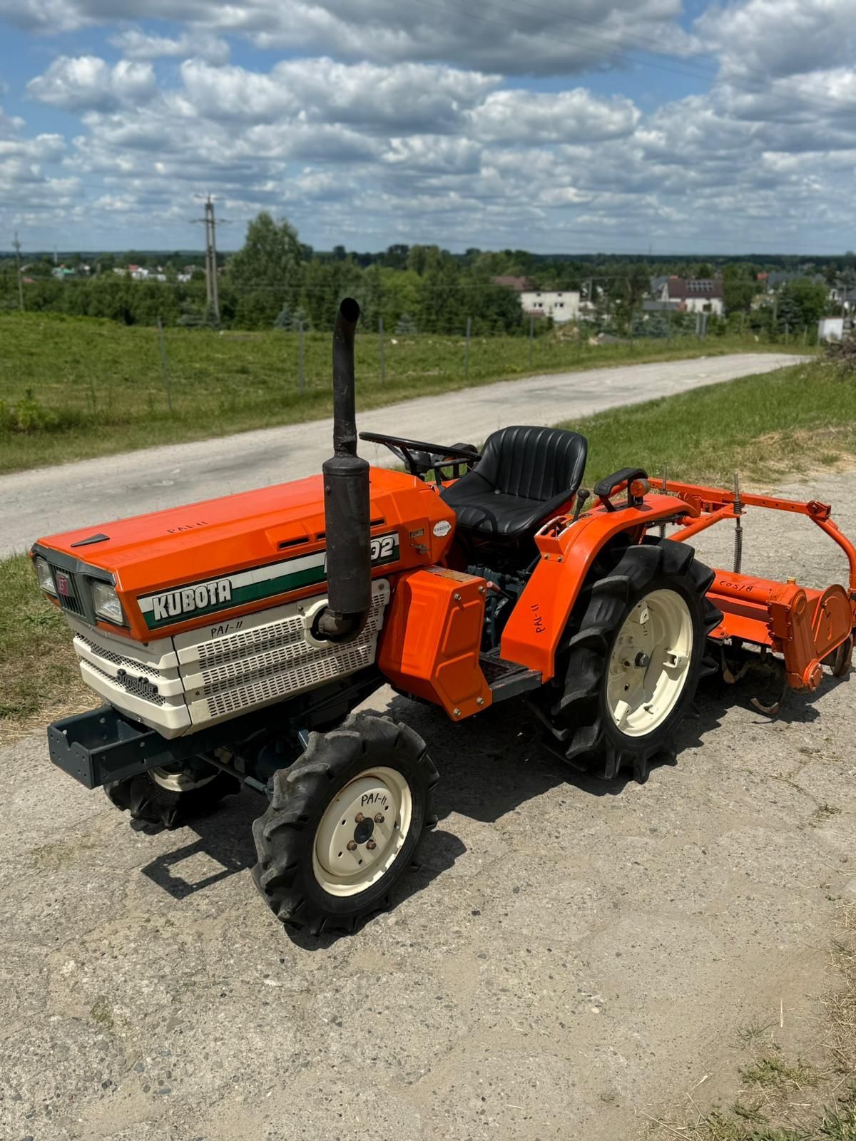 Traktor traktorek 4x4 Kubota B1502 z glebogryzarka 15 km sliczny
