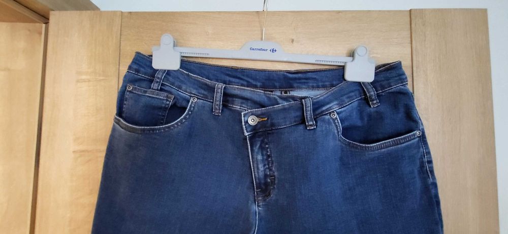 Granatowe jeansy damskie rozciągliwe R.48/50