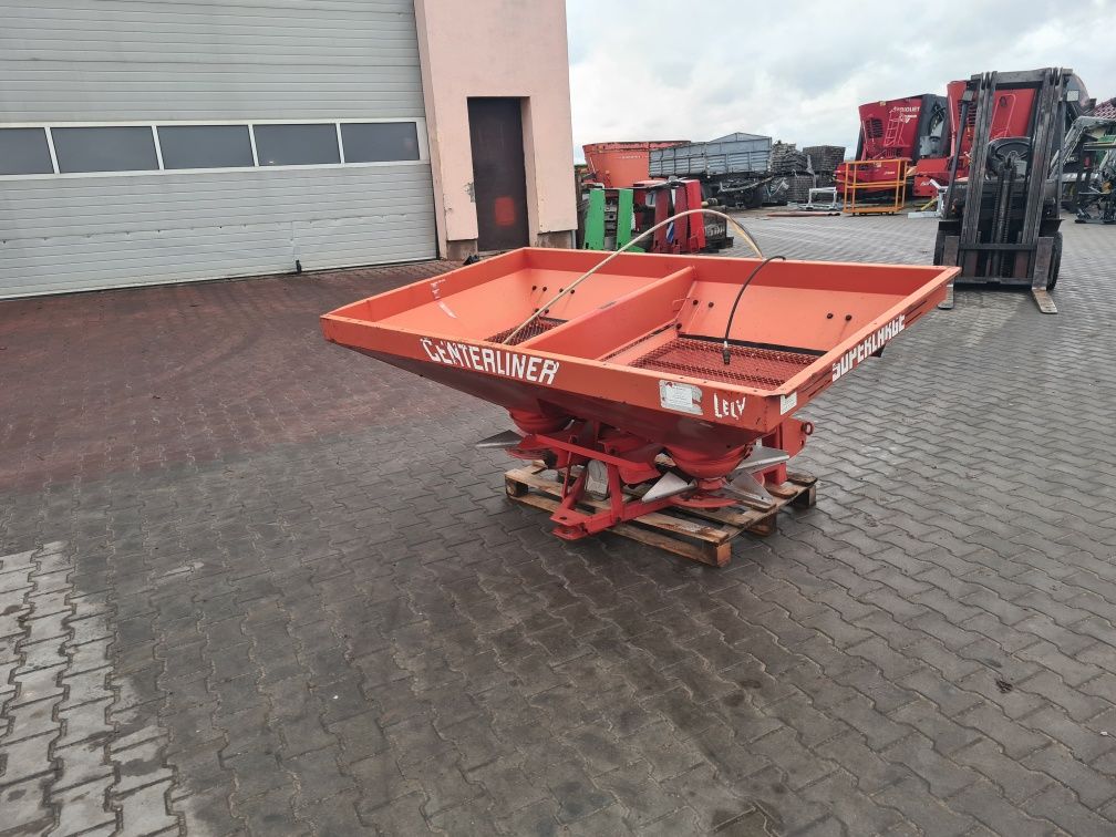 Rozsiewacz nawozu Lely centerliner amazone/kuhn