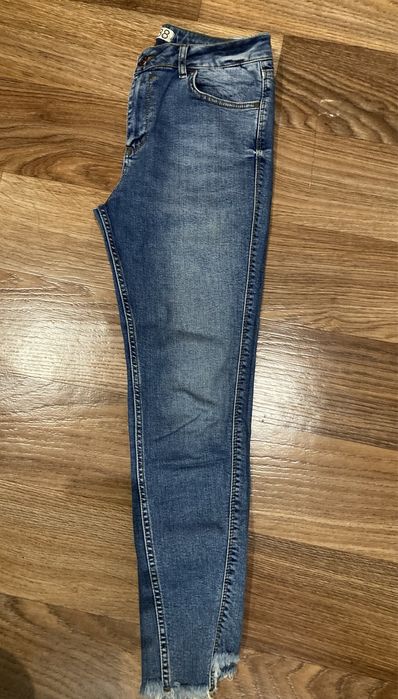 Джинсы женские