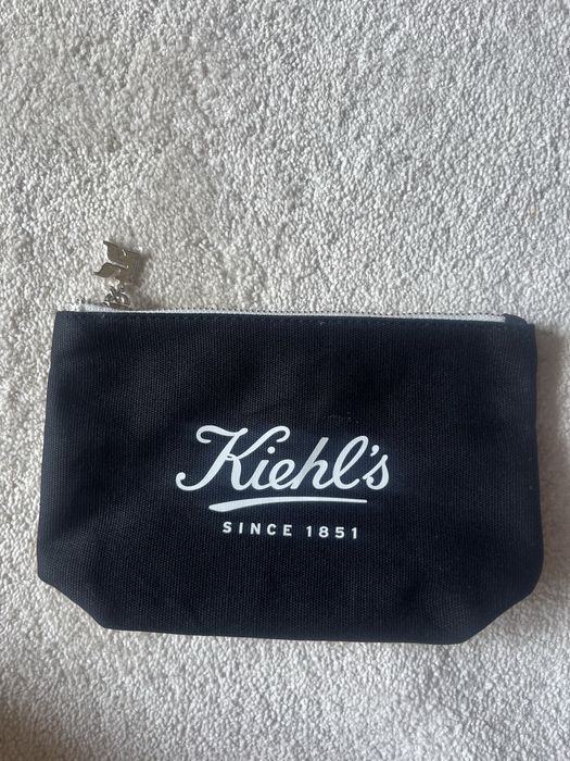 Khiel’s nowa czarna kosmetyczka