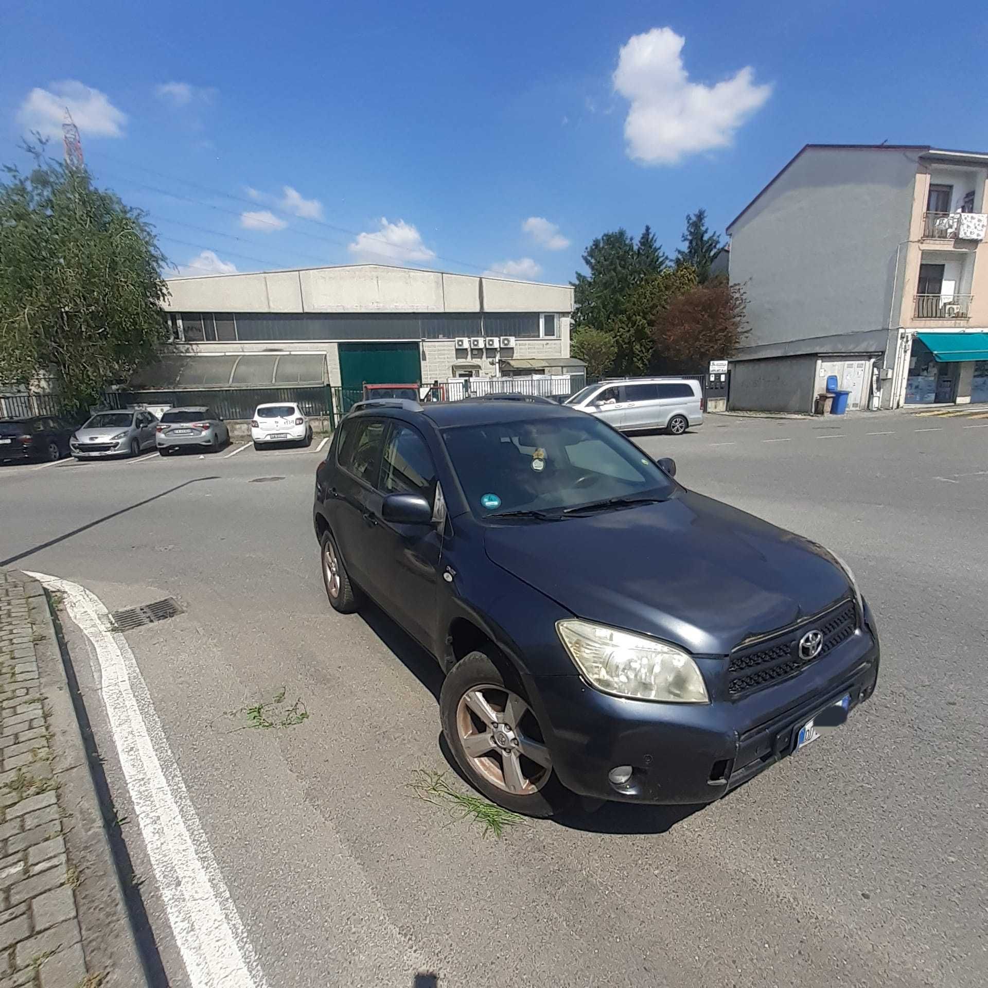 Toyota Rav4 2.2d  Posiadam  inne  auta  z  włoch  całe  i uszkodzone