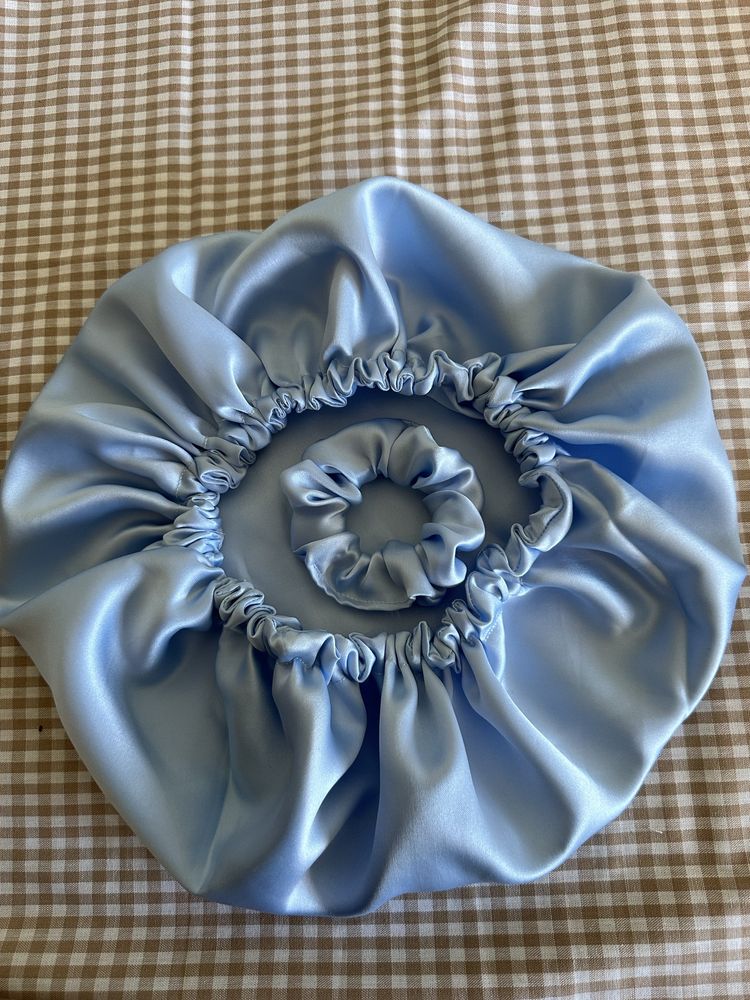 2 toucas em cetim azul para proteger cabelo durante a noite