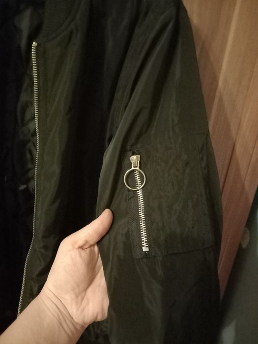 Cienka kurtka bomberka